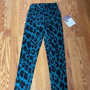 Fleo 25" Leggings Blue and Black Cheetah XS